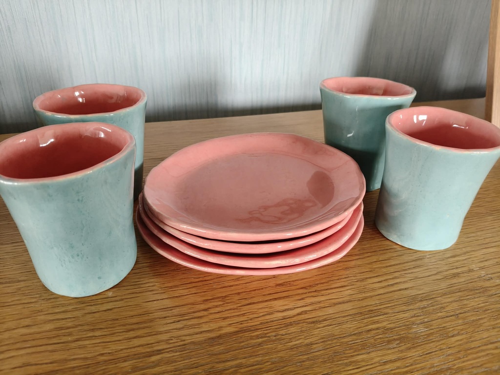 keramik bordje met bijhorende beker