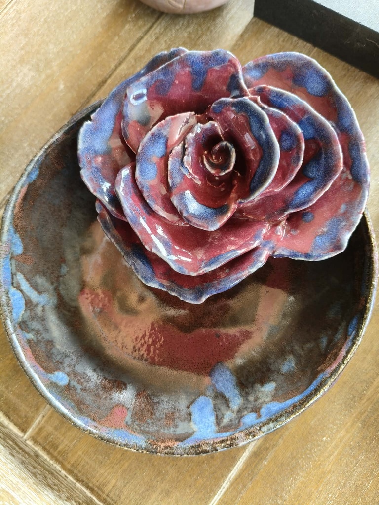 Decoratief schaaltje met roos