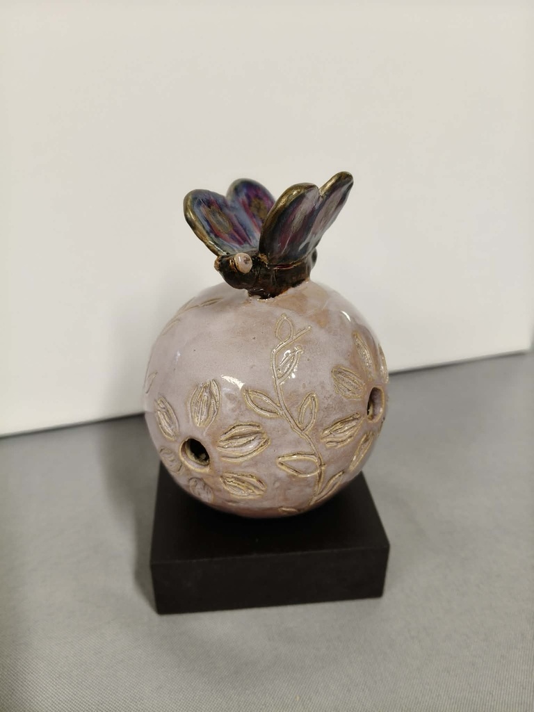 Vlinder op bol (keramiek)