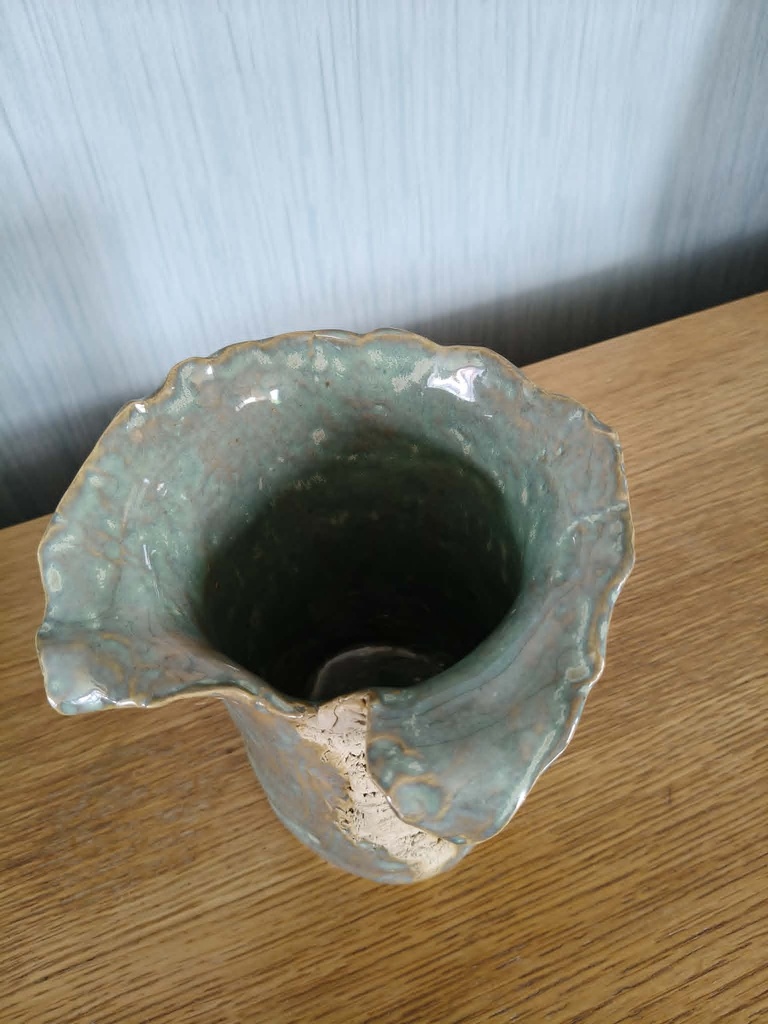 Vaas of bloempot in keramiek, groene glazuur