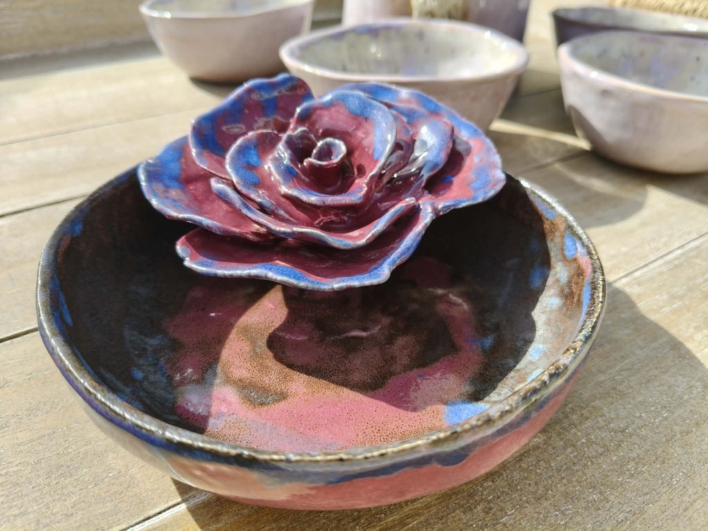 Decoratief schaaltje met roos