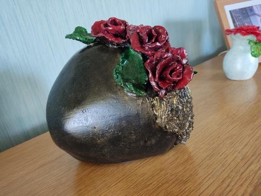 Decoratieve bol met rozen