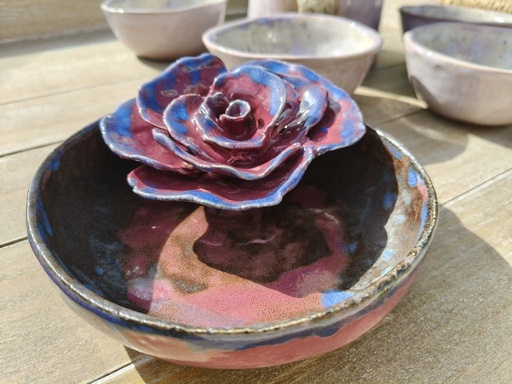 Decoratief schaaltje met roos